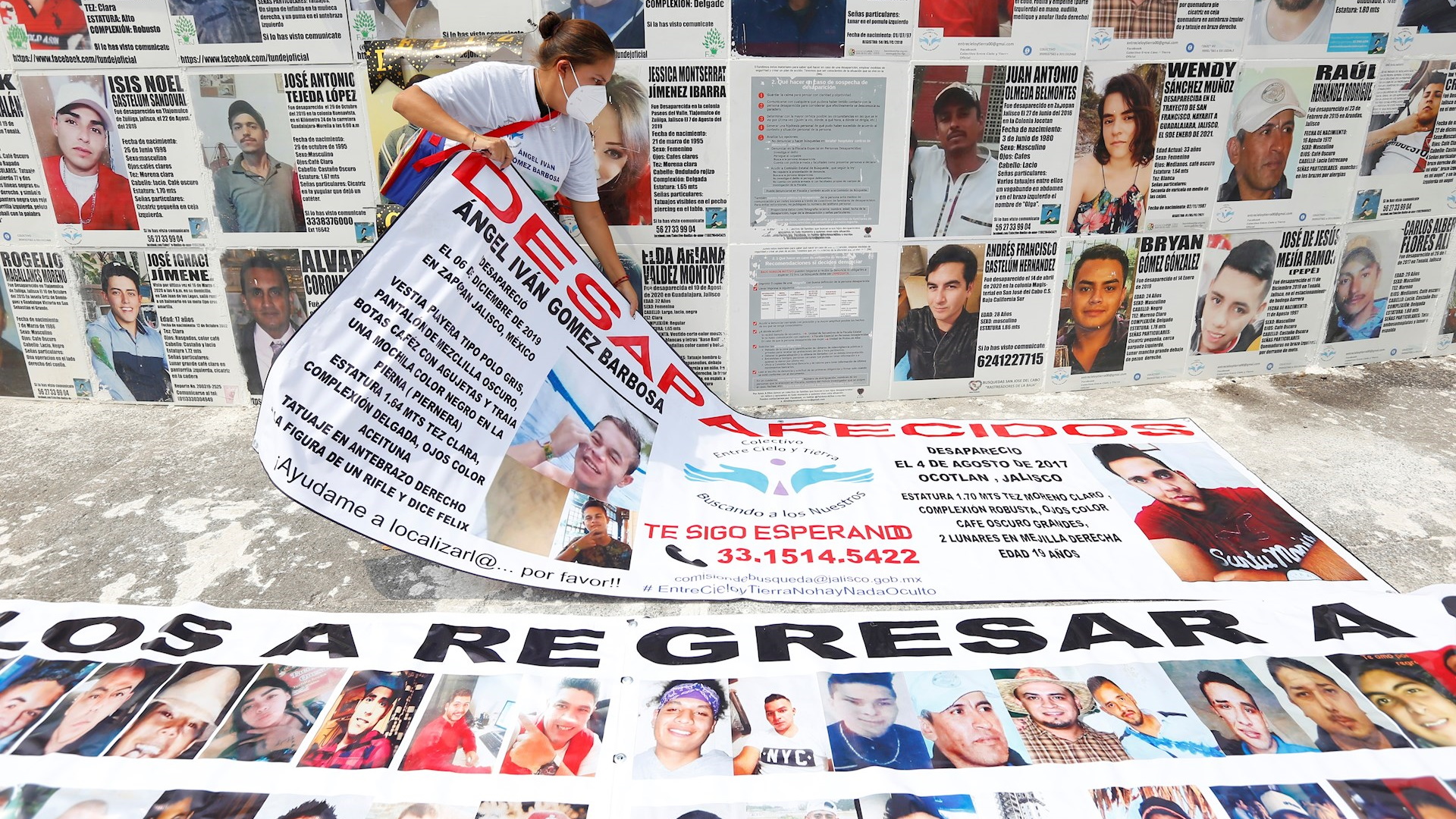 Colocan en Guadalajara losetas con imágenes de desaparecidos - guadalajara-jalisco-estados-desaparecidos-losetas-2