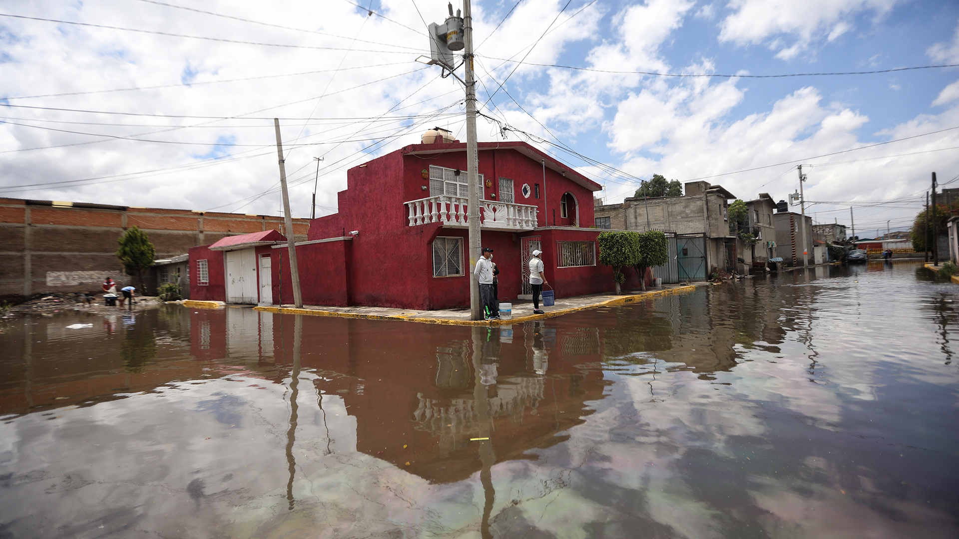 Lluvias castigaron con inundaciones la zona oriente del Edomex
