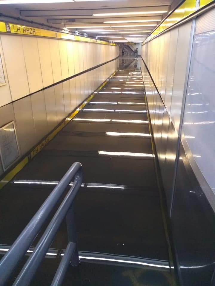 #Video Lluvia inunda acceso a estación La Raza del Metro - inundacion-en-metro-la-raza