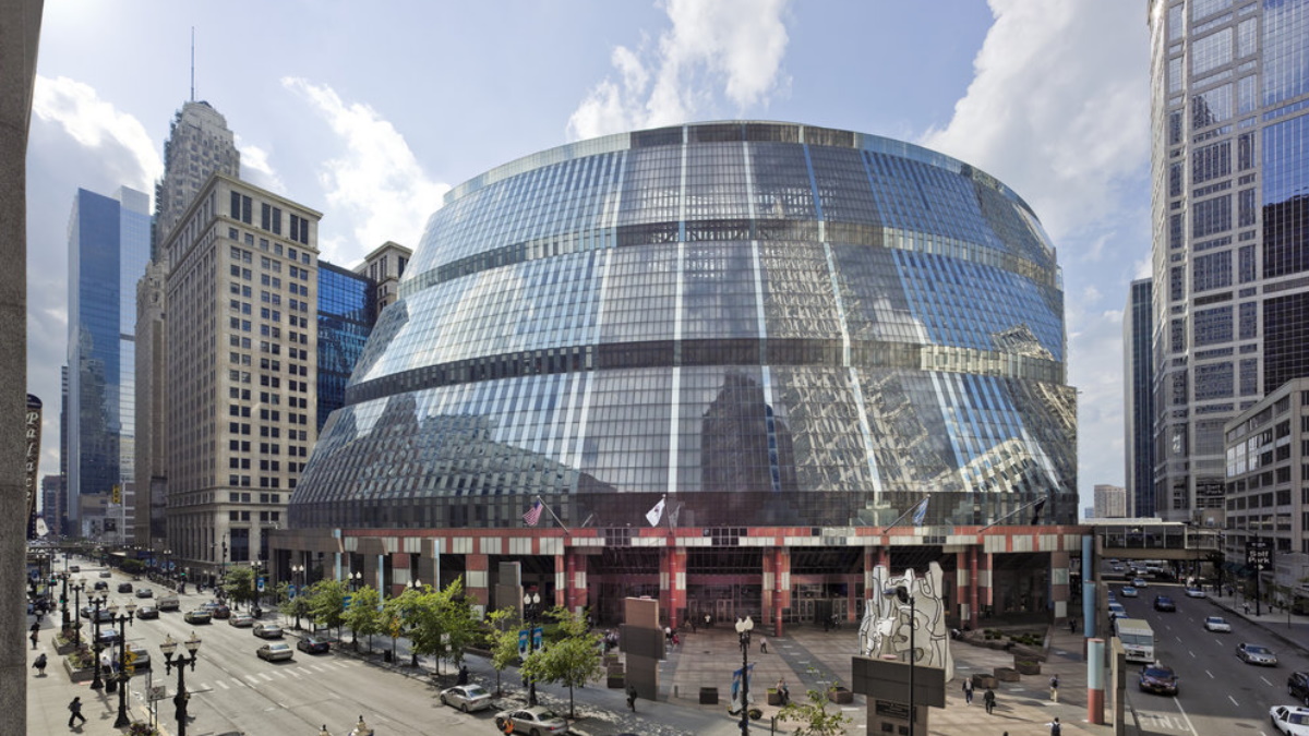 Muere el reconocido arquitecto Helmut Jahn tras accidente en bicicleta - james-r-thompson-center-chicago