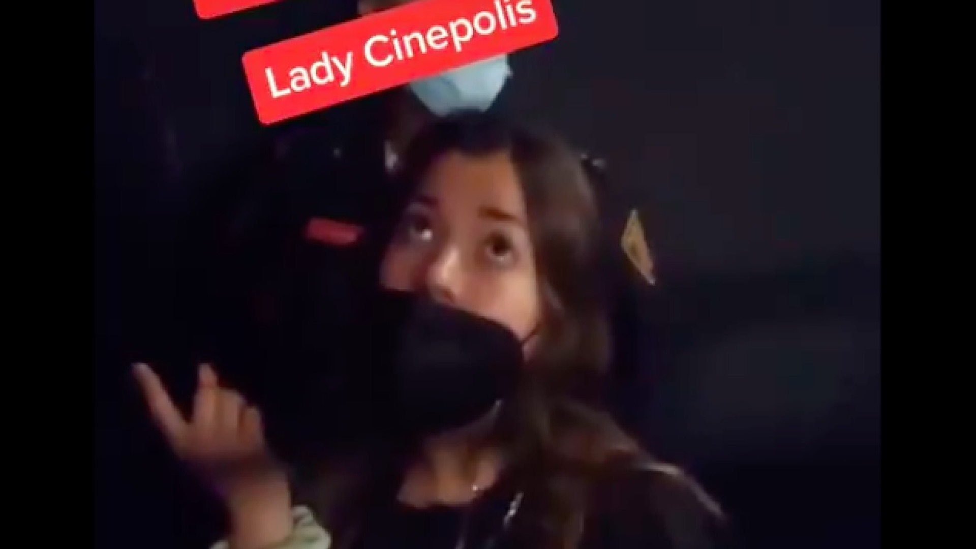 #Video Mujer agrede a empleado de Cinépolis #Video Mujer agrede a empleado de Cinépolis