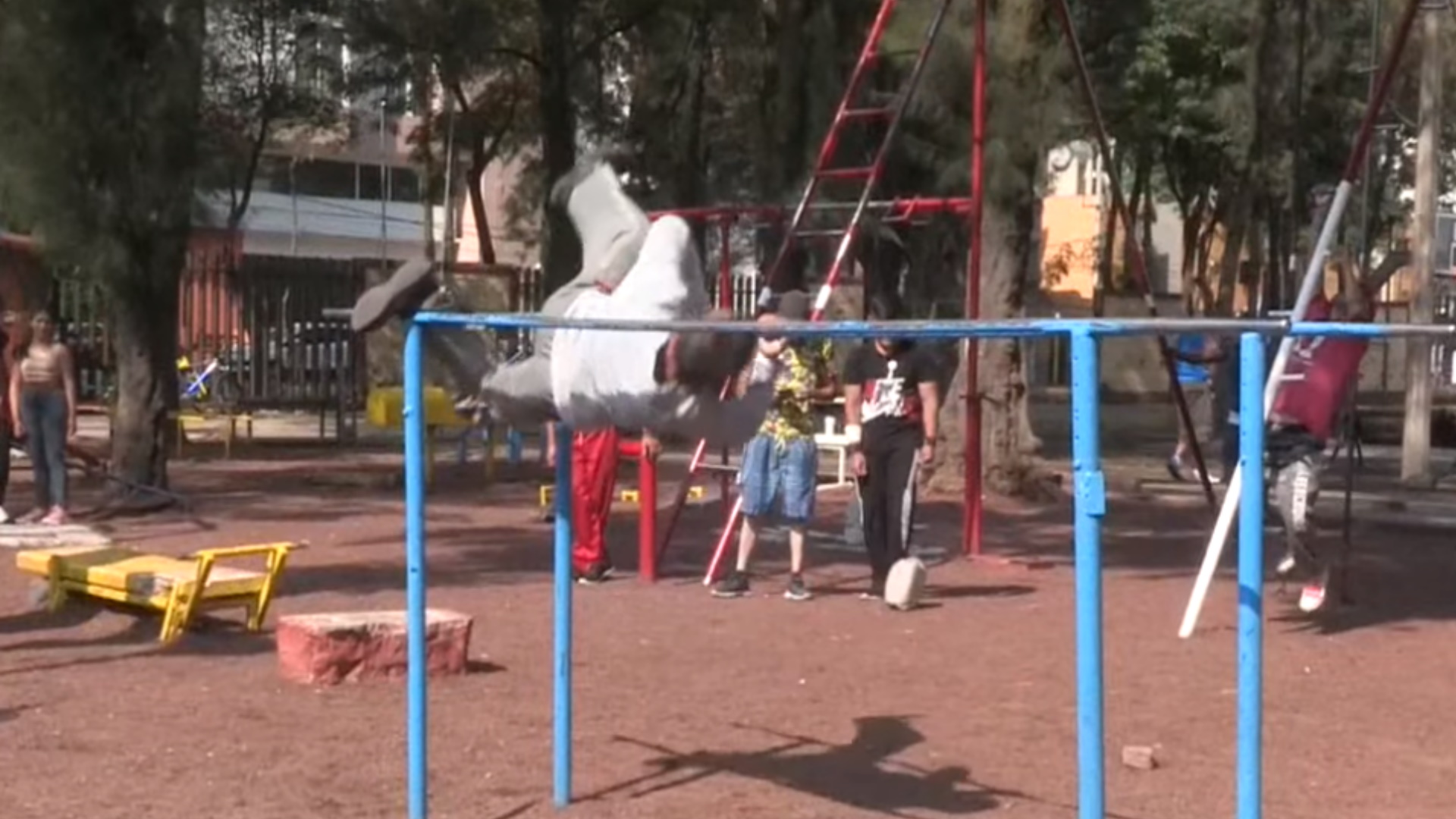 Valle de los mamados, un lugar para hacer deporte y enfrentar la dura realidad en Tepito