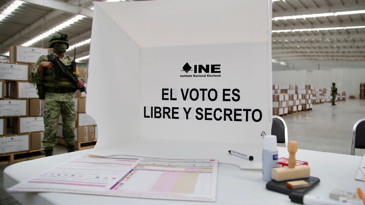 INE desmiente cadenas de WhatsApp: “nadie puede votar con la credencial de otra persona”