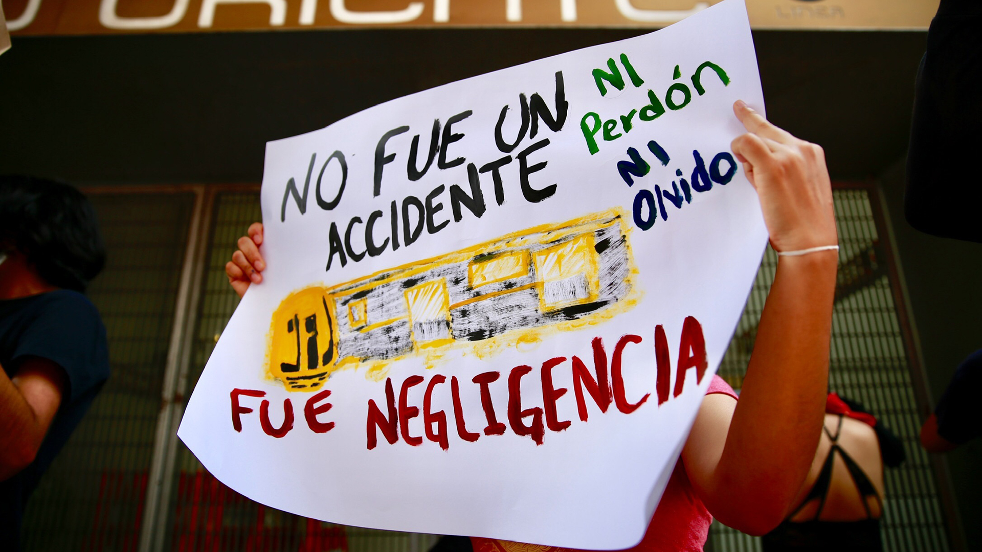 El 82.7 por ciento de los mexicanos acusa negligencia en accidente de Línea 12 del Metro El 82.7 por ciento de los mexicanos acusa negligencia en accidente de Línea 12 del Metro