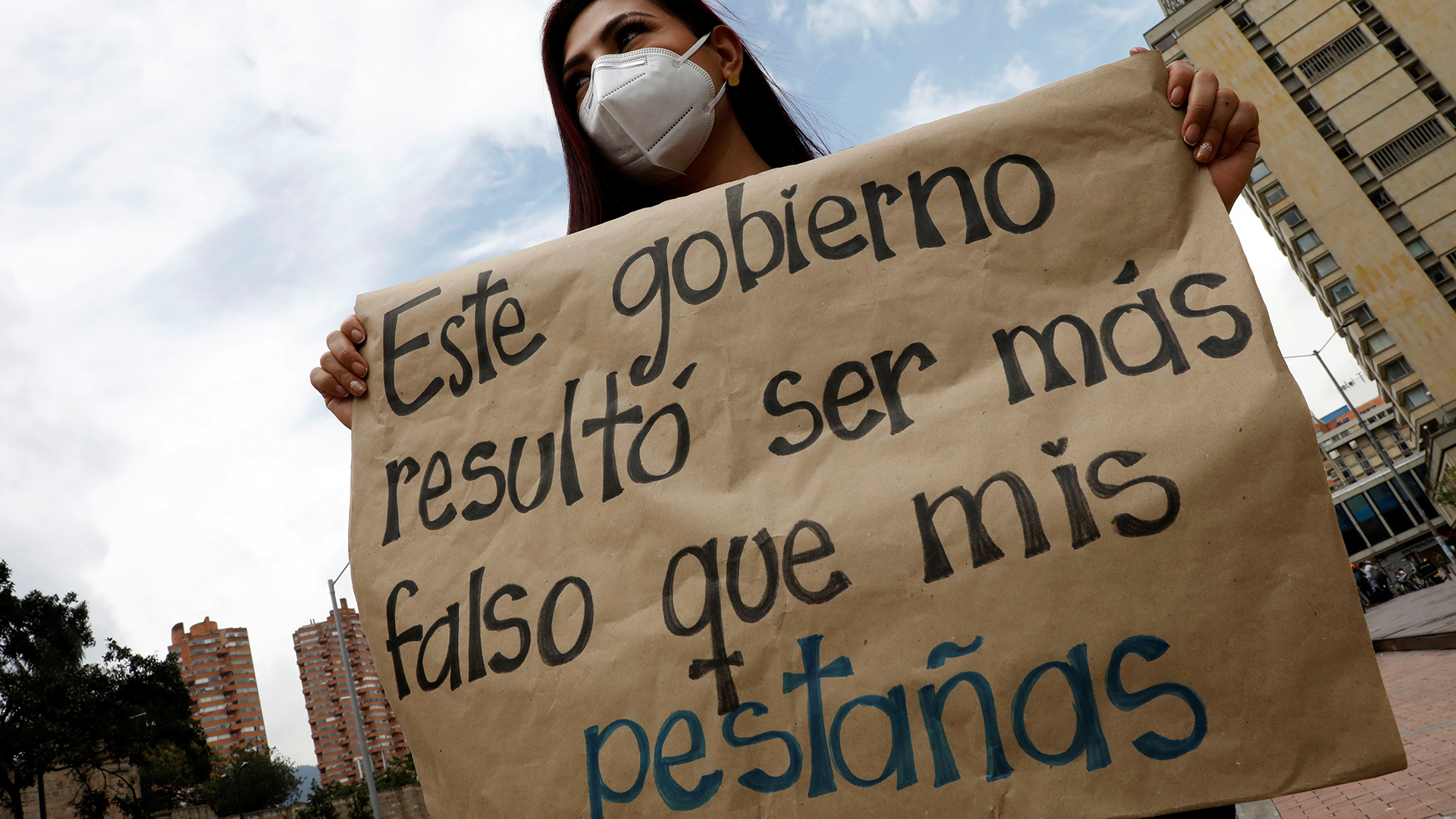 Manifestantes toman las calles de Colombia en segundo 'paro nacional' - manifestante-contra-gobierno-de-colombia