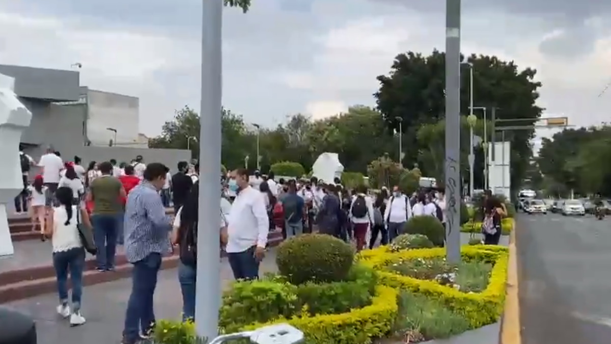 Marchan en Guadalajara por asesinato de los hermanos González Moreno Marchan en Guadalajara por asesinato de los hermanos González Moreno