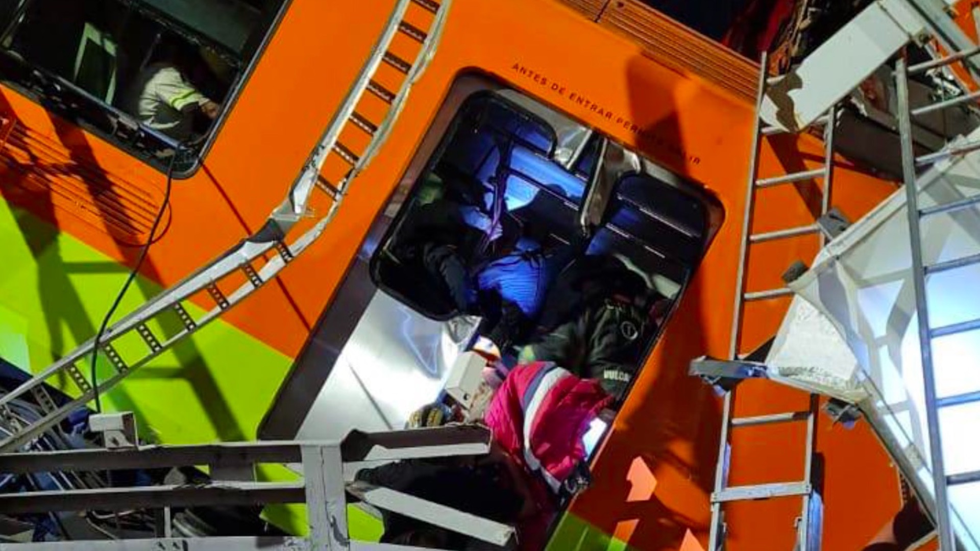 Prensa internacional reporta el colapso de una estructura de la Línea 12 del Metro de CDMX