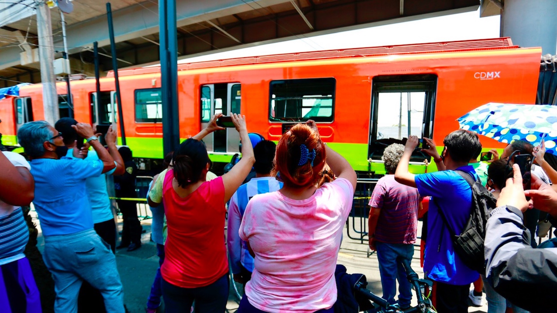 Dan 650 mil pesos a 21 familias de víctimas de colapso en Línea 12 del Metro