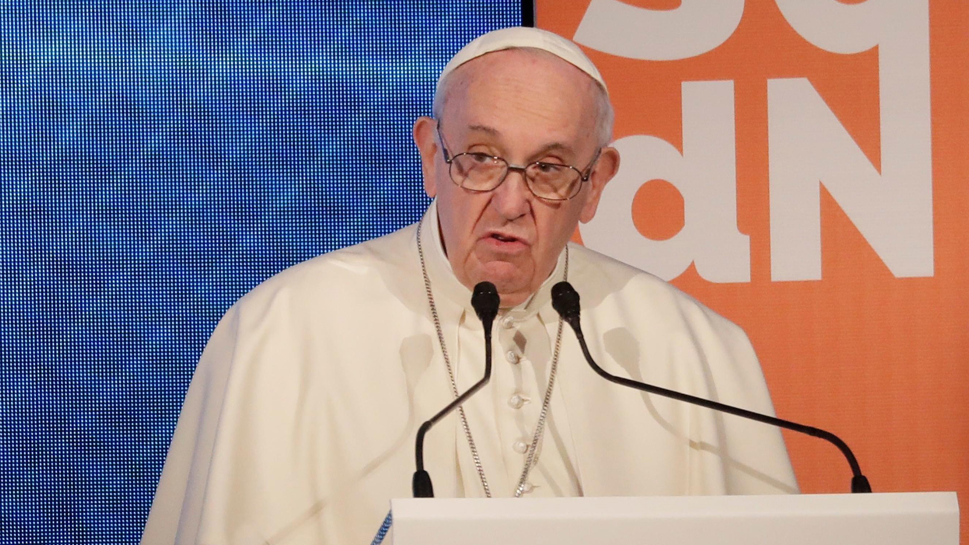 Papa Francisco critica a sacerdotes que bendicen armas