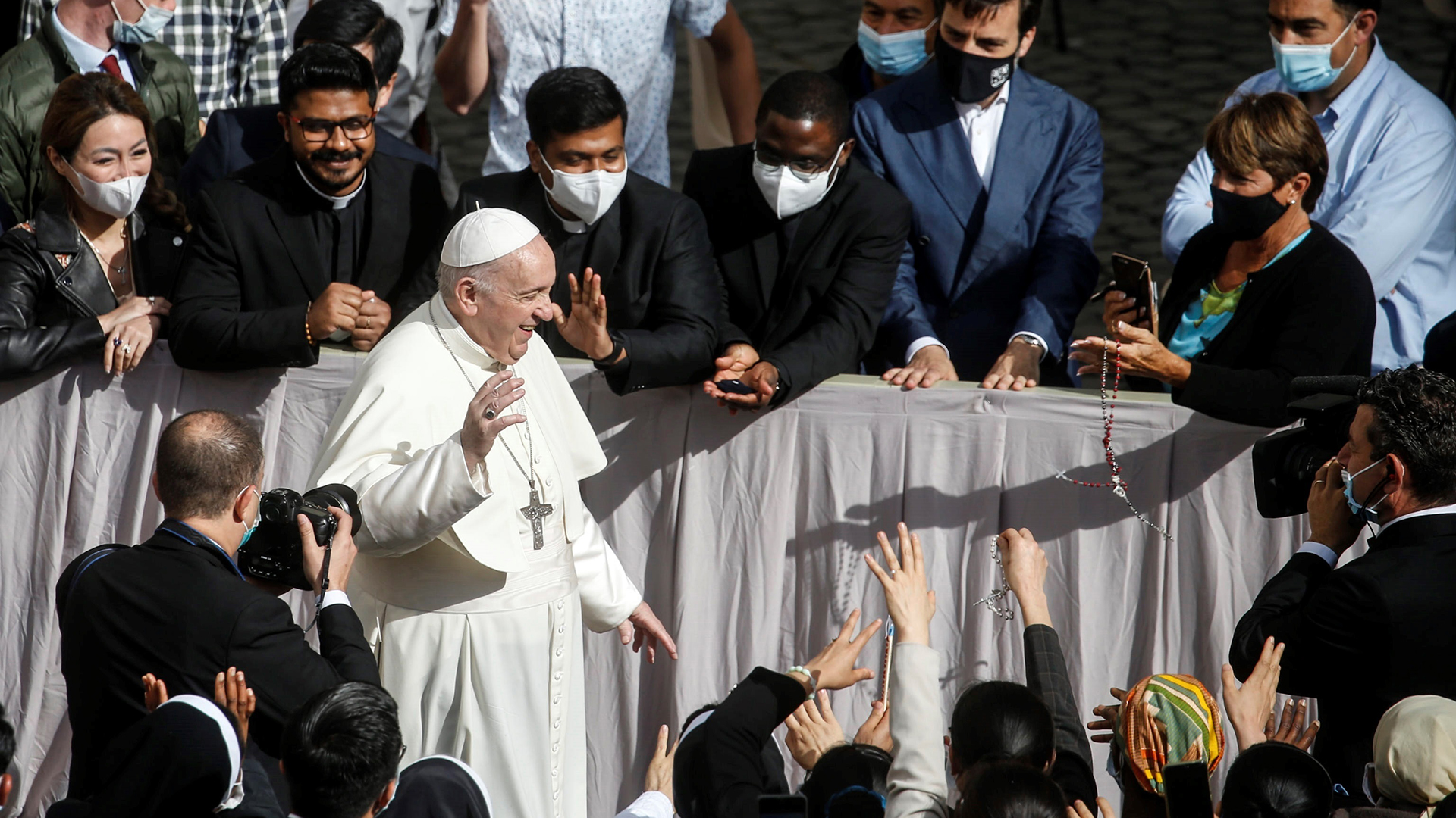 El papa, feliz por volver a estar entre los fieles y “no hablar a una cámara”