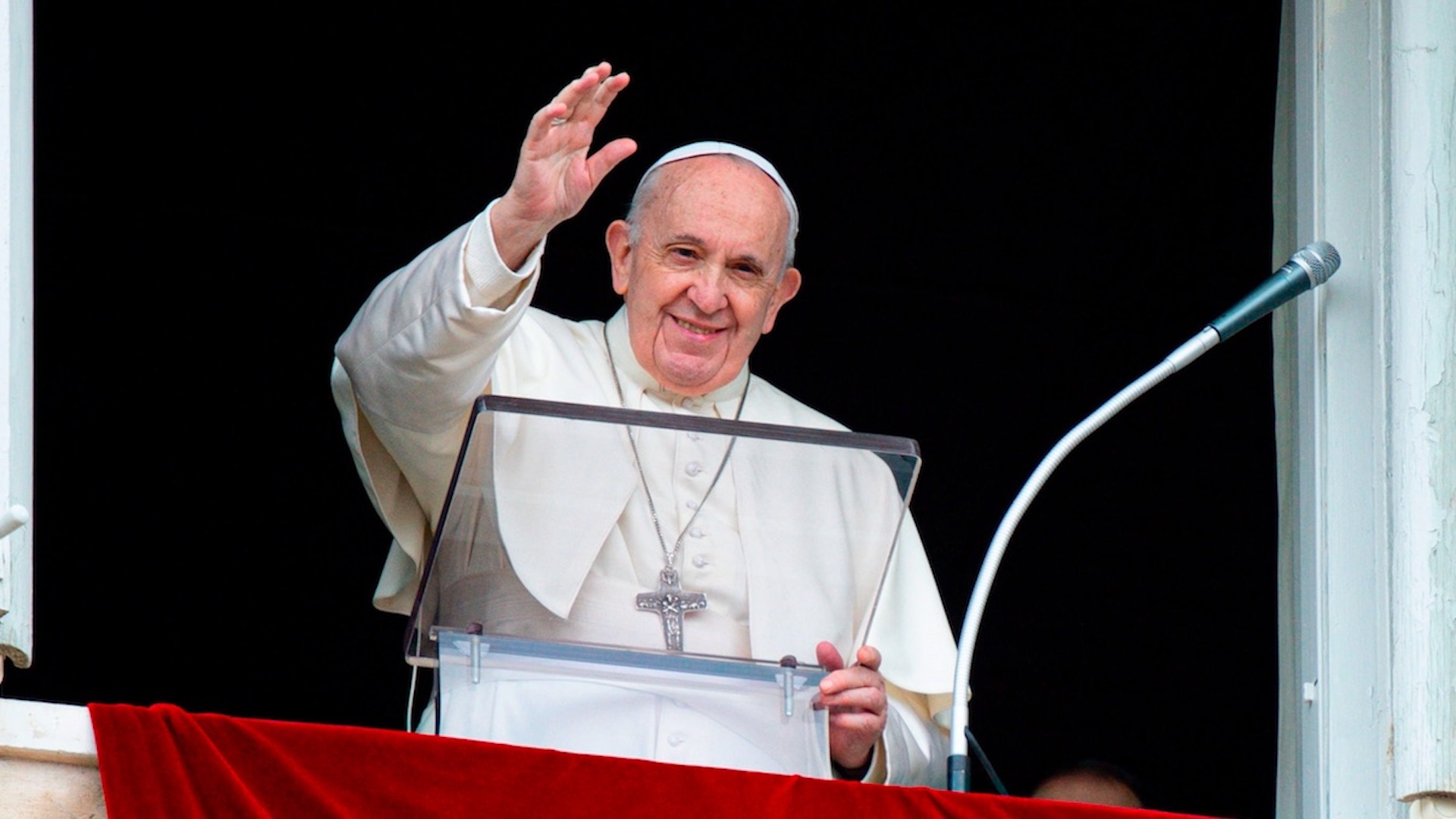 Papa Francisco permanecerá una semana en el hospital