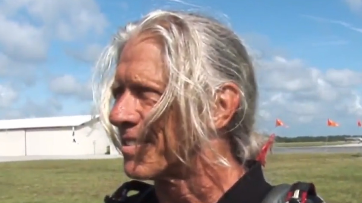 Muere paracaidista en Florida tras chocar con otro en el aire