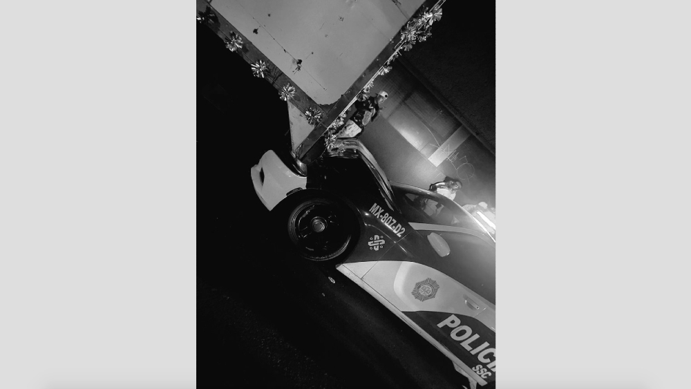 Dos policías lesionados tras choque en Avenida Constituyentes