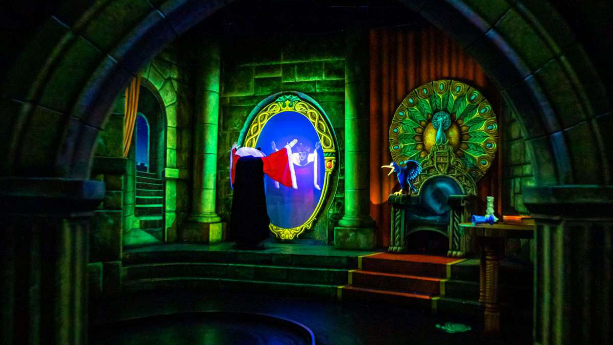 'Cultura de la cancelación' alcanza a Blancanieves; beso del príncipe fue sin consentimiento - reina-malvada-en-blancanieves-deseo-encantado