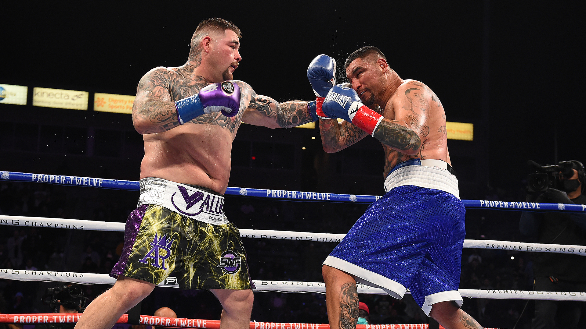 #Video Aficionados pelean previo al encuentro Ruiz vs Arreola - ruiz-vs-arreola