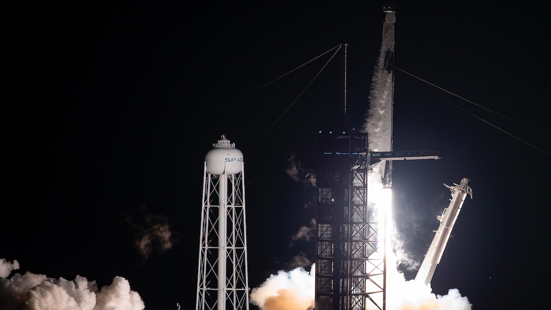 SpaceX lanza al espacio otro grupo de 60 satélites Starlink desde Florida SpaceX lanza al espacio otro grupo de 60 satélites Starlink desde Florida