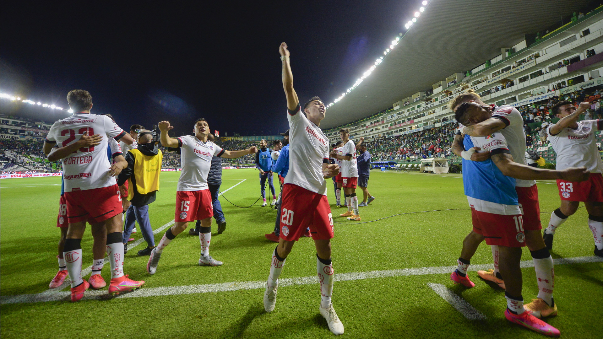 Toluca elimina al campeón León en penales y pasa a Cuartos del Guard1anes 2021