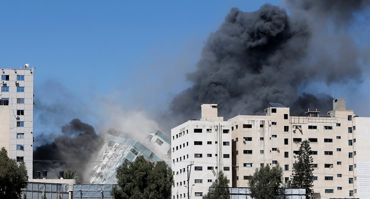 Israel bombardea otra torre en Gaza, sede de la agencia AP y de Al Jazeera