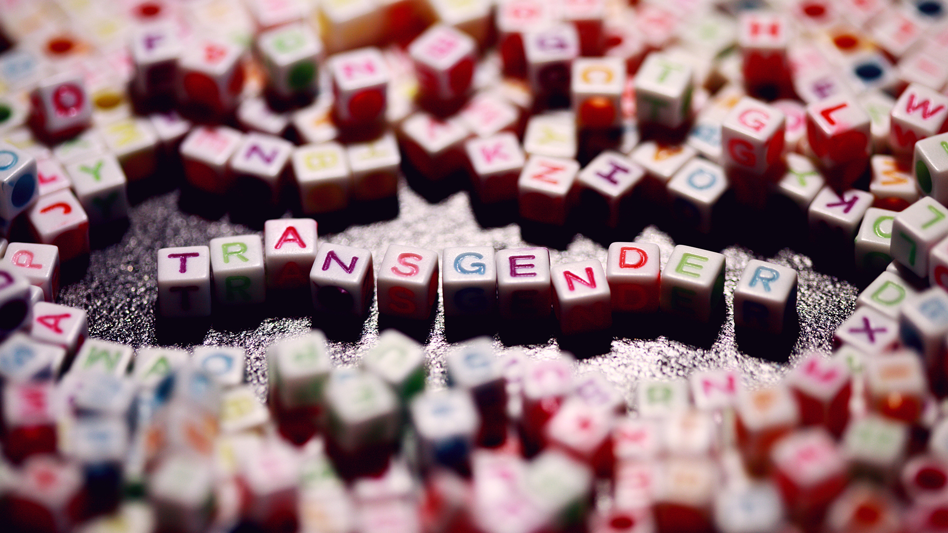 Biden revierte política de Trump y restaura atención médica para personas transgénero - transgenero