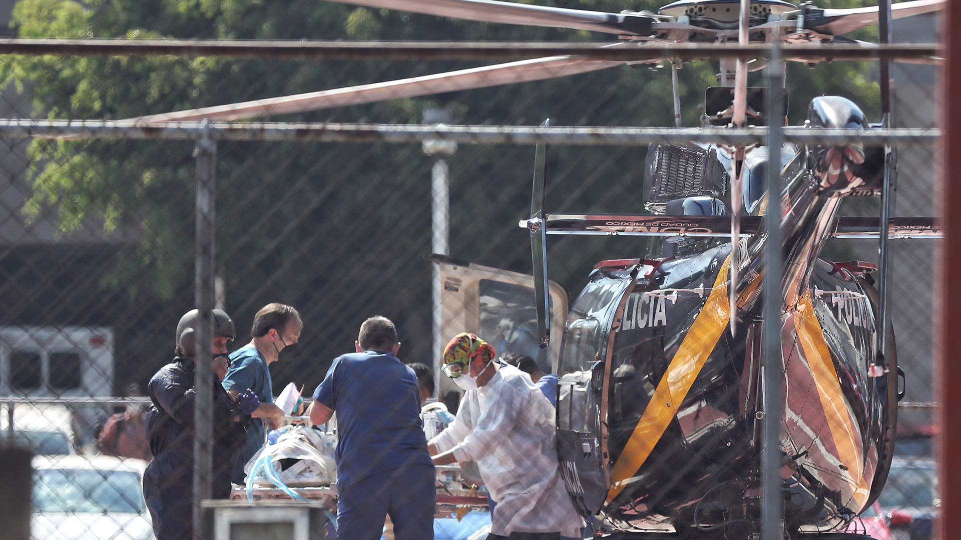 Familiares de víctimas de colapso en el Metro denuncian falta de apoyo de autoridades - traslado-aereo-de-persona-herida-por-colapso-en-linea-12-del-metro