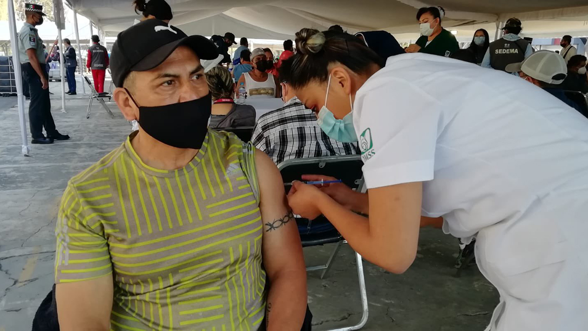 Inicia Ciudad de México vacunación de adultos de 50 a 59 años