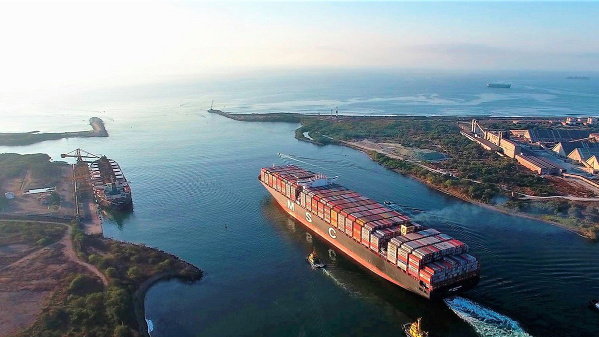 Ponen en cuarentena buque en Michoacán por brote de COVID-19