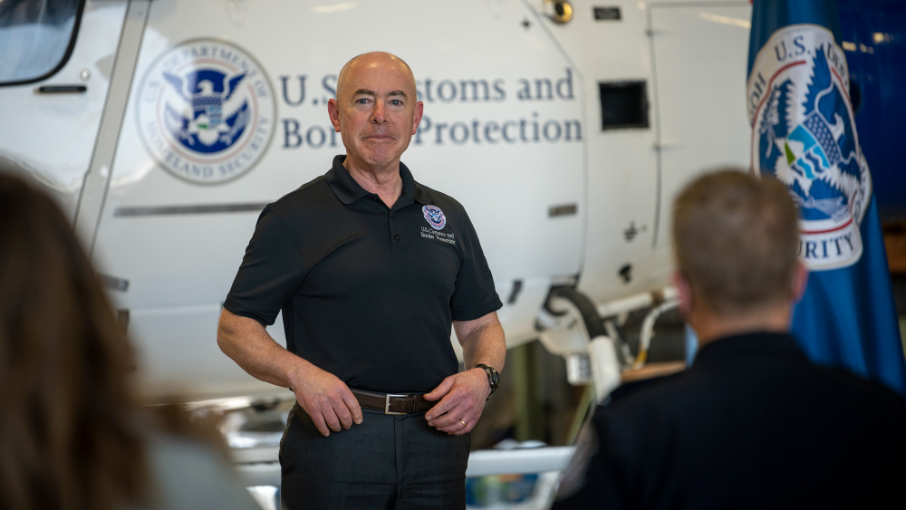 Mayorkas visitará México para estudiar reapertura de frontera