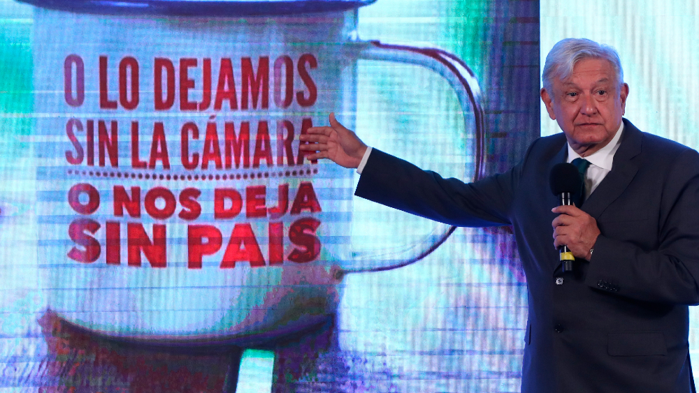 AMLO muestra llamada de guerra sucia en CDMX; “fueron millones”, dijo.