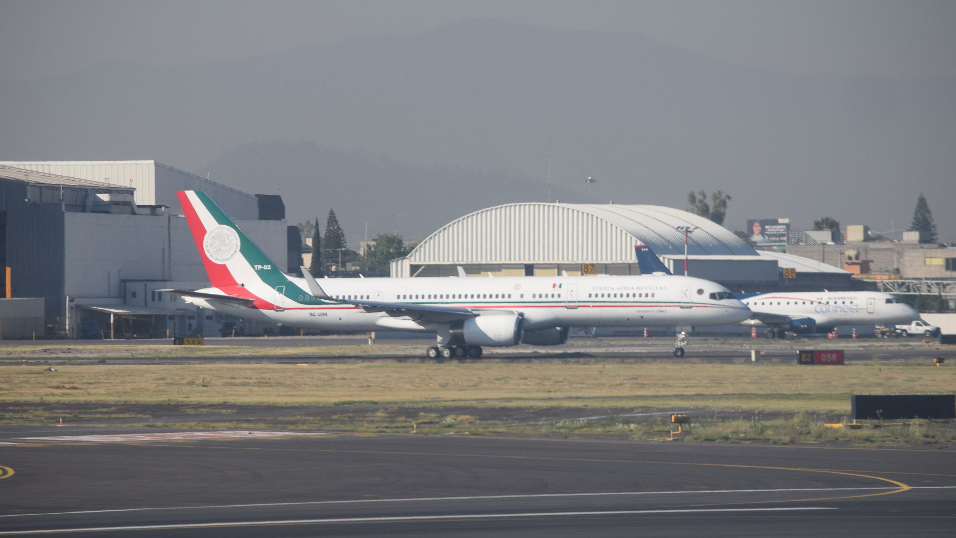 Avión presidencial continúa viaje hacia Tokio tras escala en Alaska
