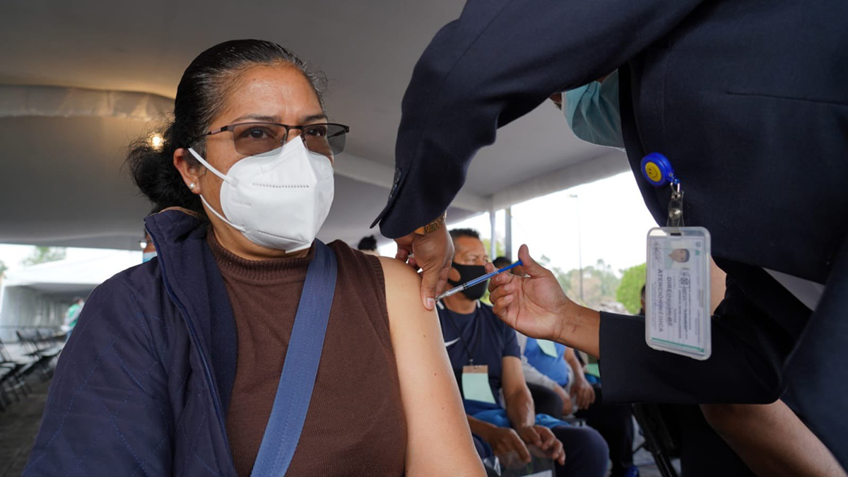 Aplican segunda dosis a adultos de 50 a 59 años en Tláhuac y Xochimilco