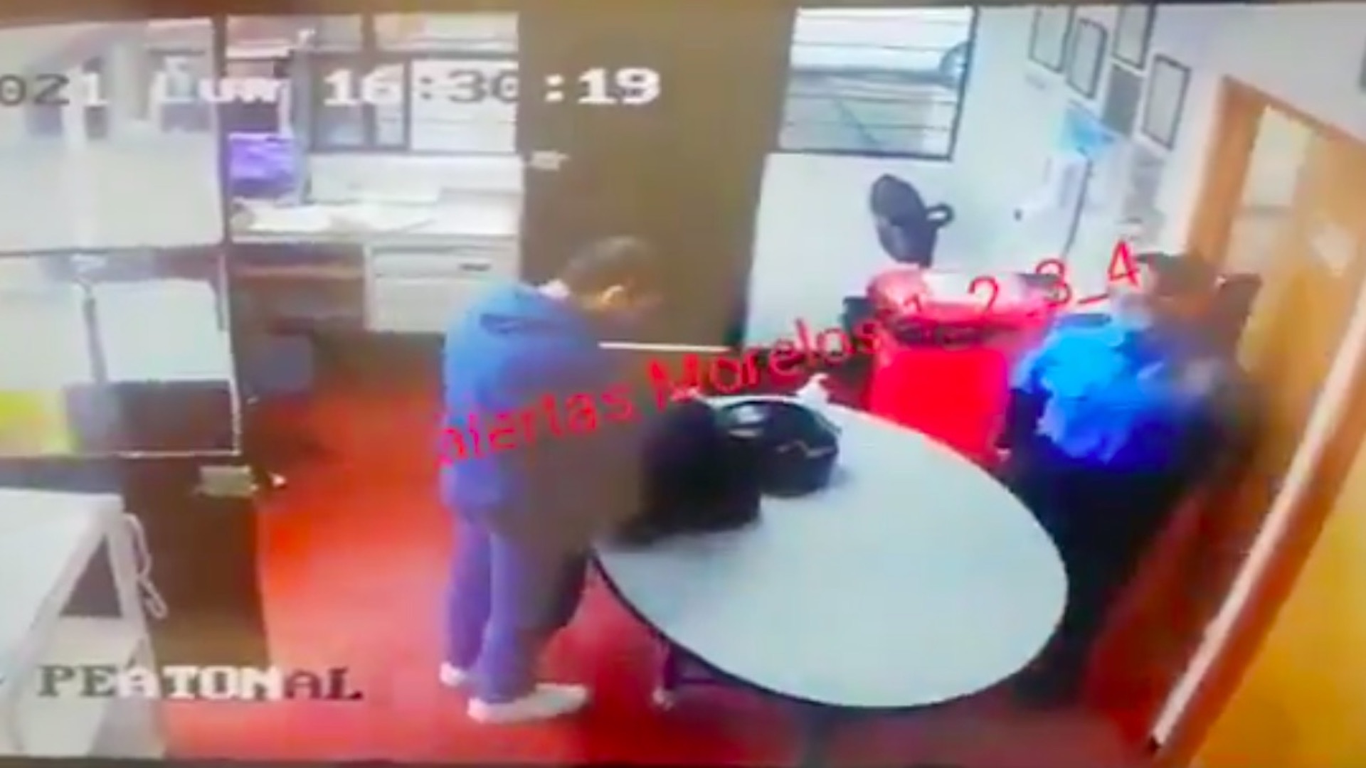 Sujeto asesina a dos empleados de seguridad y luego se dispara en Morelos Sujeto asesina a dos empleados de seguridad y luego se dispara en Morelos