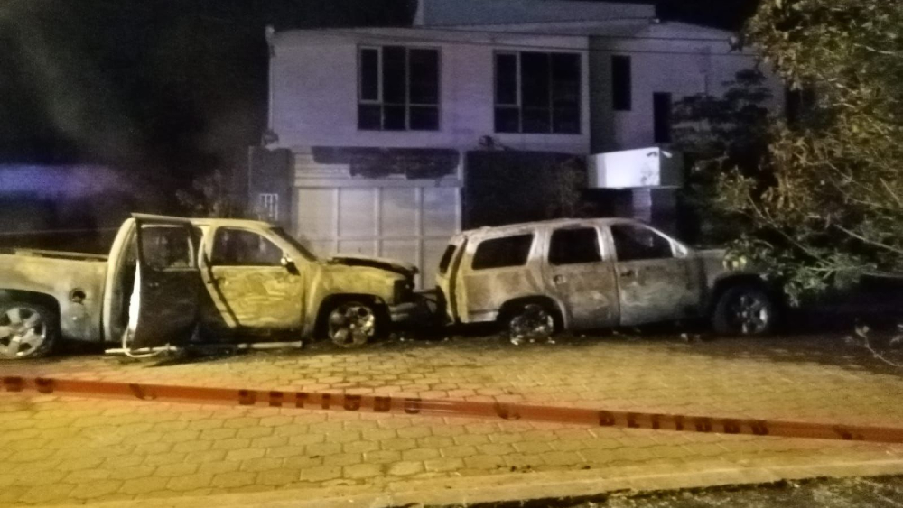 Incendian camionetas de alcaldesa de El Marqués, Querétaro