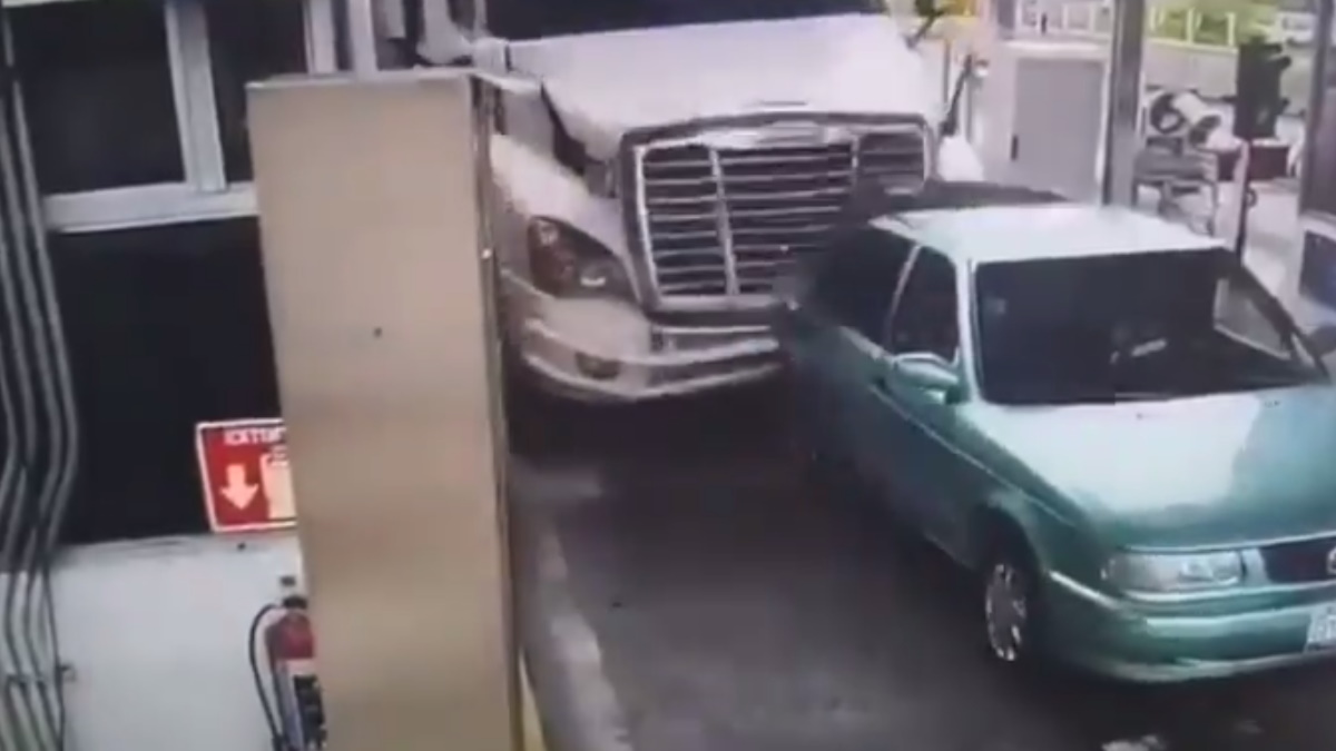 #Video Así ocurrió el accidente en la caseta de Jalostotitlán