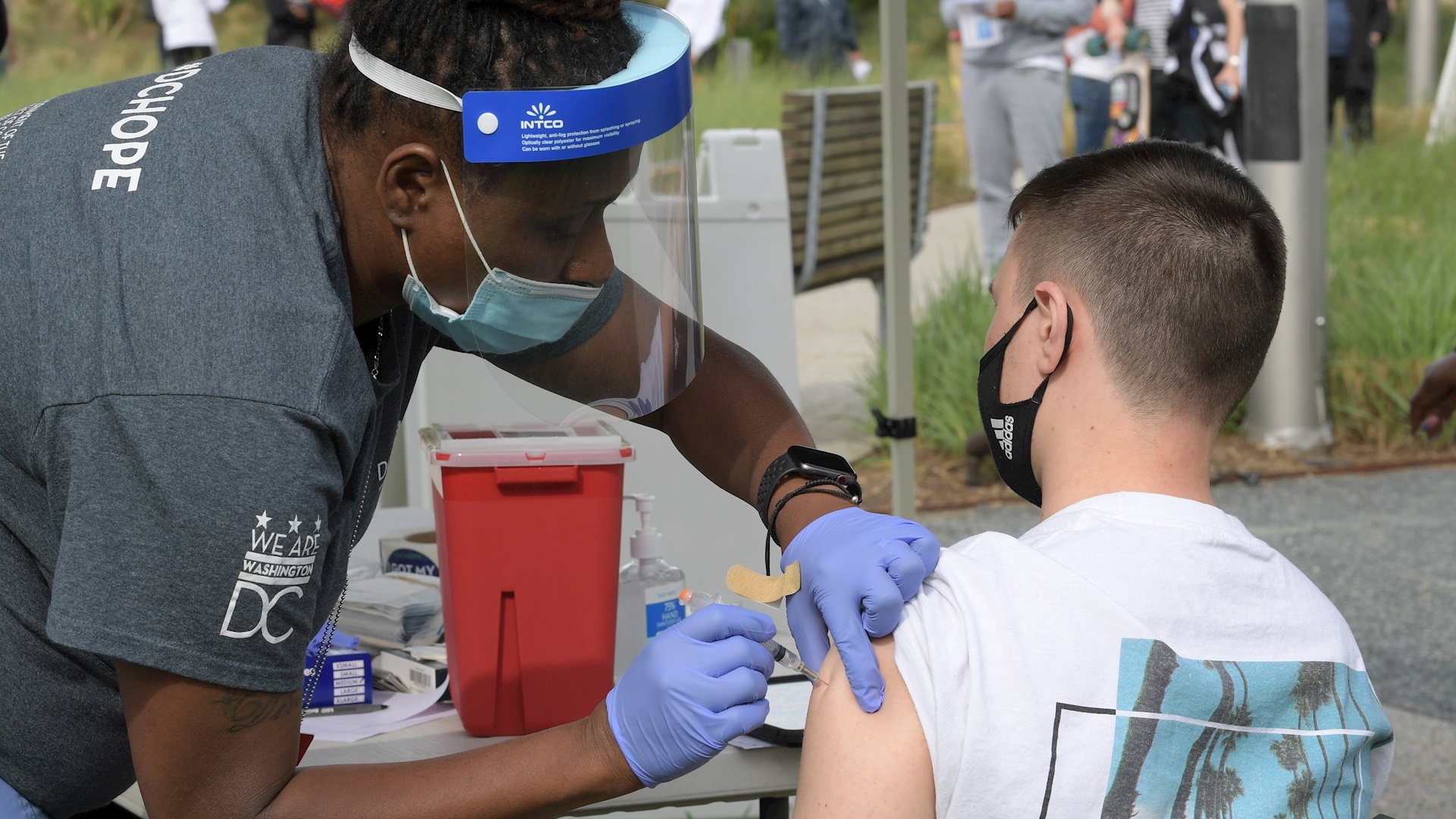 Estados Unidos alcanza las 599 mil 768 muertes por COVID-19