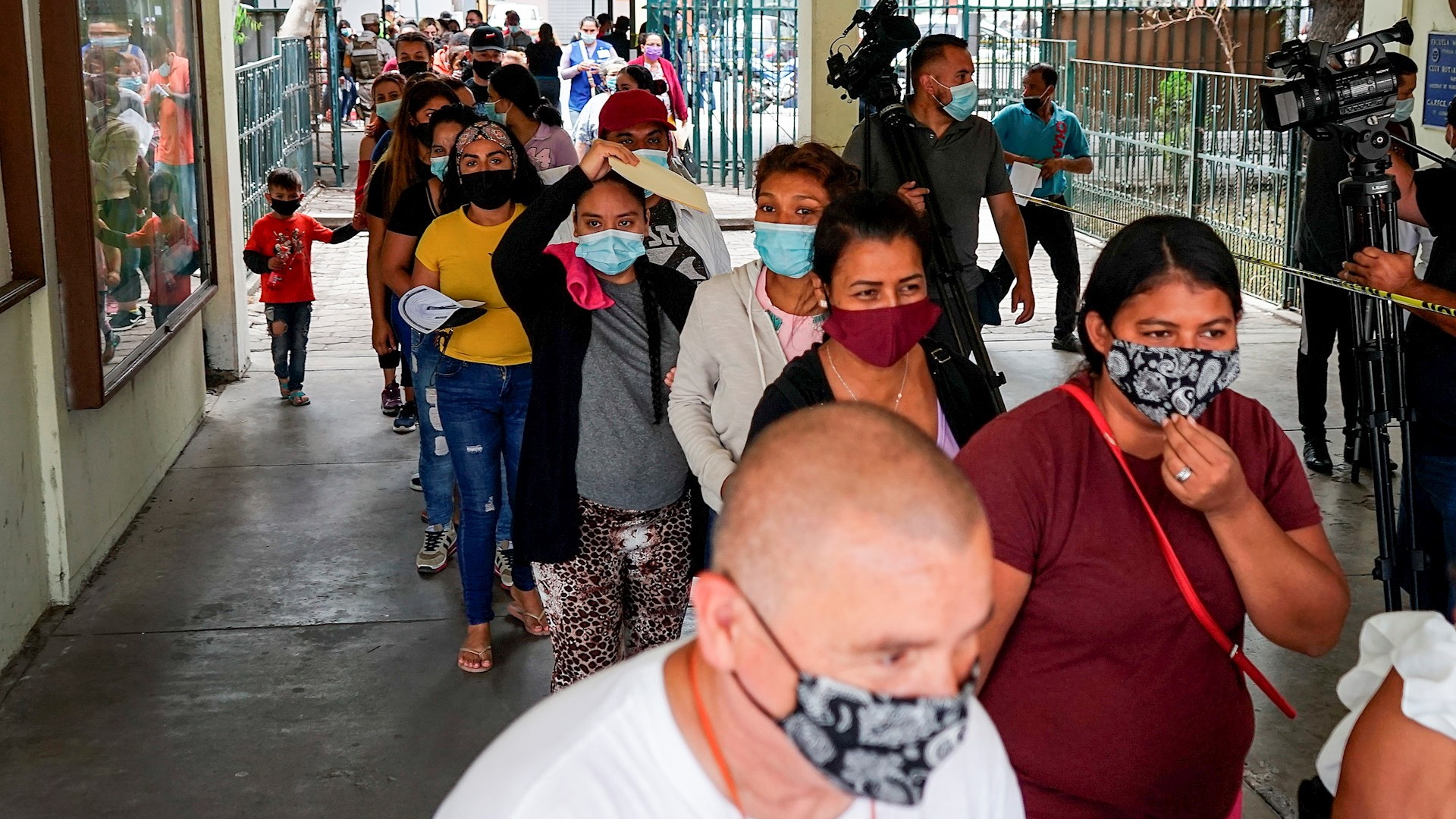 Migrantes centroamericanos reciben vacuna contra COVID-19 en Tijuana - covid-19-vacuna-tijuana-coronavirus-2