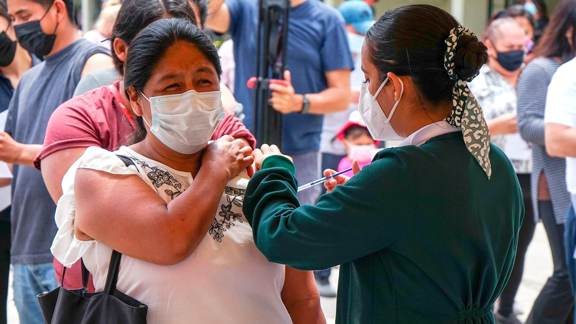 Migrantes centroamericanos reciben vacuna contra COVID-19 en Tijuana - covid-19-vacuna-tijuana-coronavirus