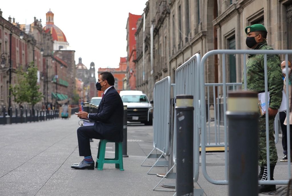 4 horas de espera, un banquito y la foto - e5de0xtxoacjvha-1