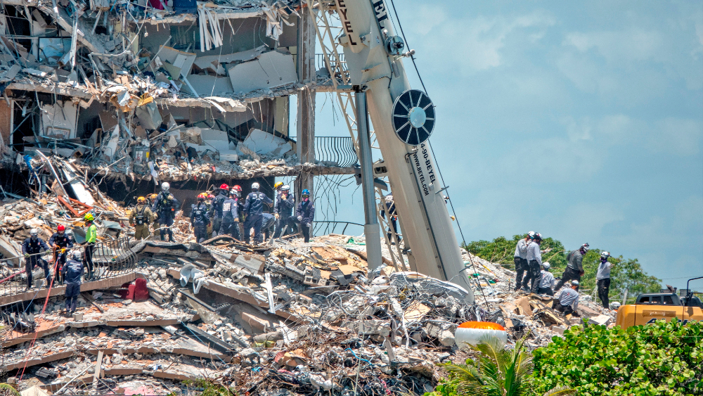 Se reanudan labores de rescate en edificio colapsado en Miami Se reanudan labores de rescate en edificio colapsado en Miami