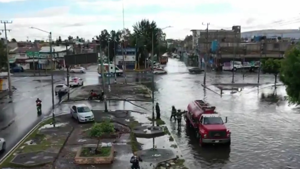 Lluvias Dejan Inundaciones En Iztapalapa