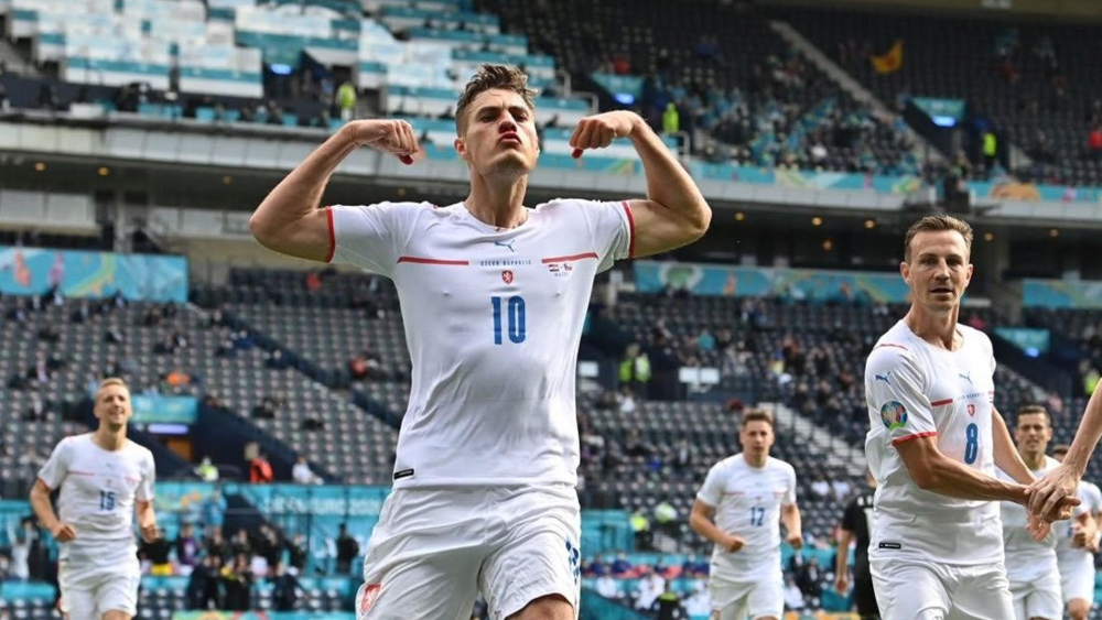 Nuestros tiempos y nuestras pasiones - euro