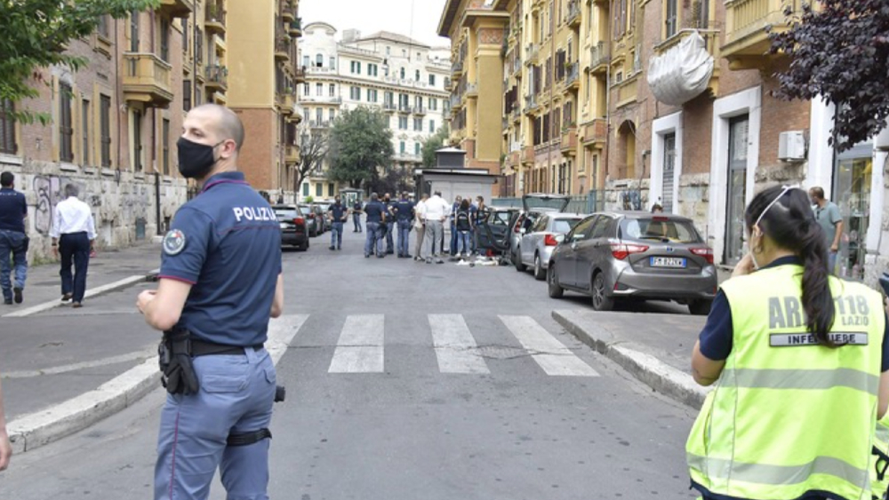 Desactivan explosivo artesanal encontrado en un coche en Roma