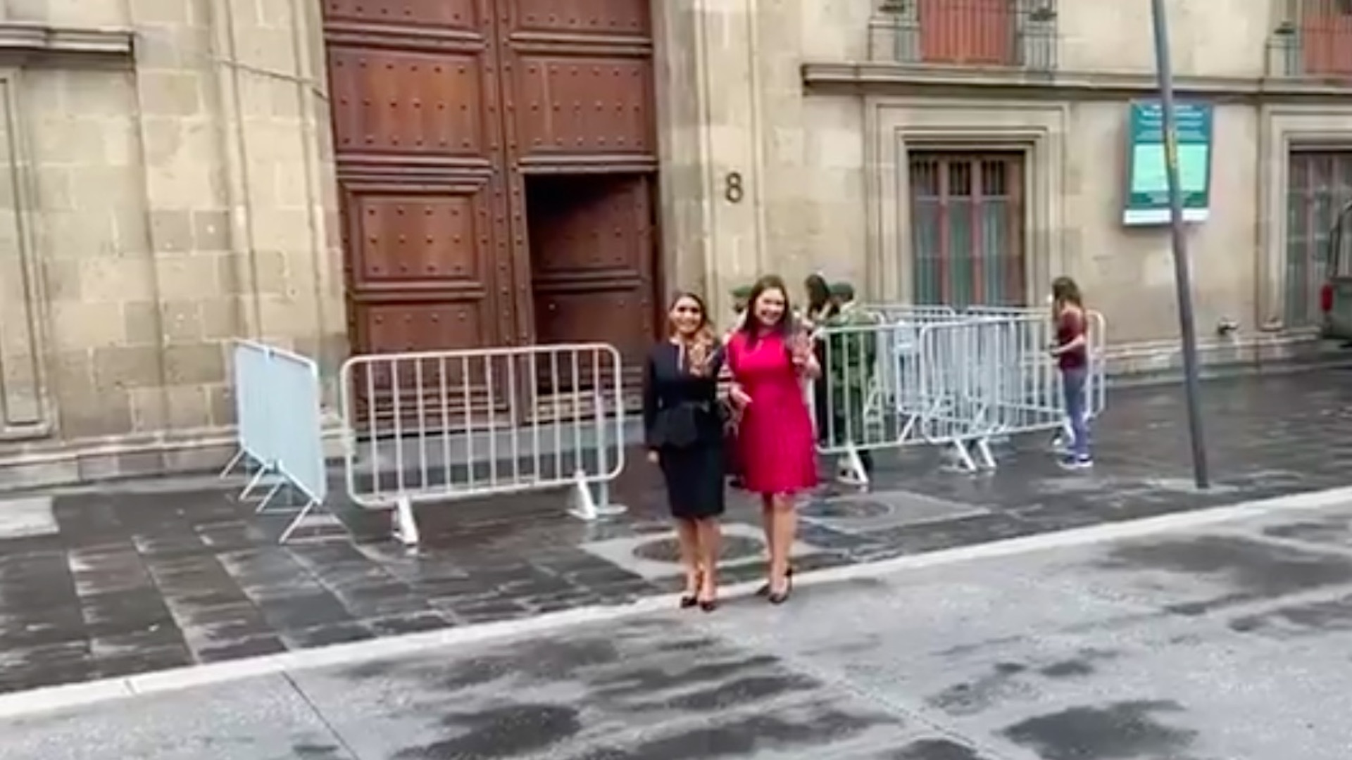 Llegan a Palacio Nacional gobernadores electos de Morena para reunión con López Obrador