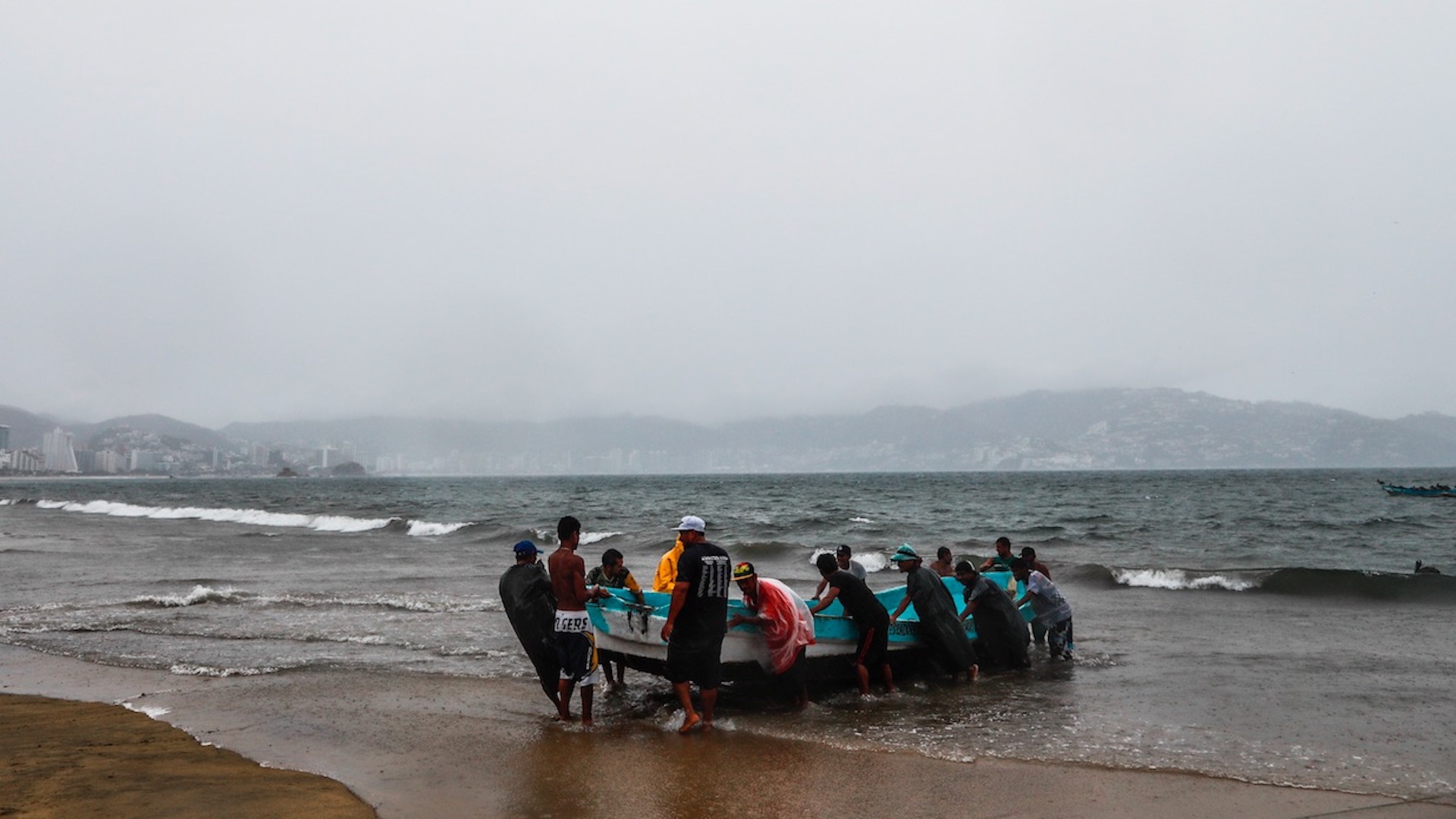 Dolores toca tierra entre Colima y Michoacán; prevén lluvias intensas