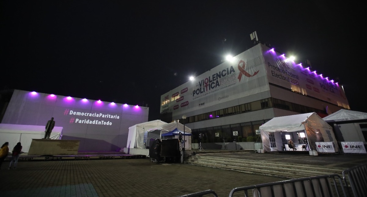 Acata INE sentencia de Tribunal Electoral y restituye candidaturas que cometieron violencia en razón de género