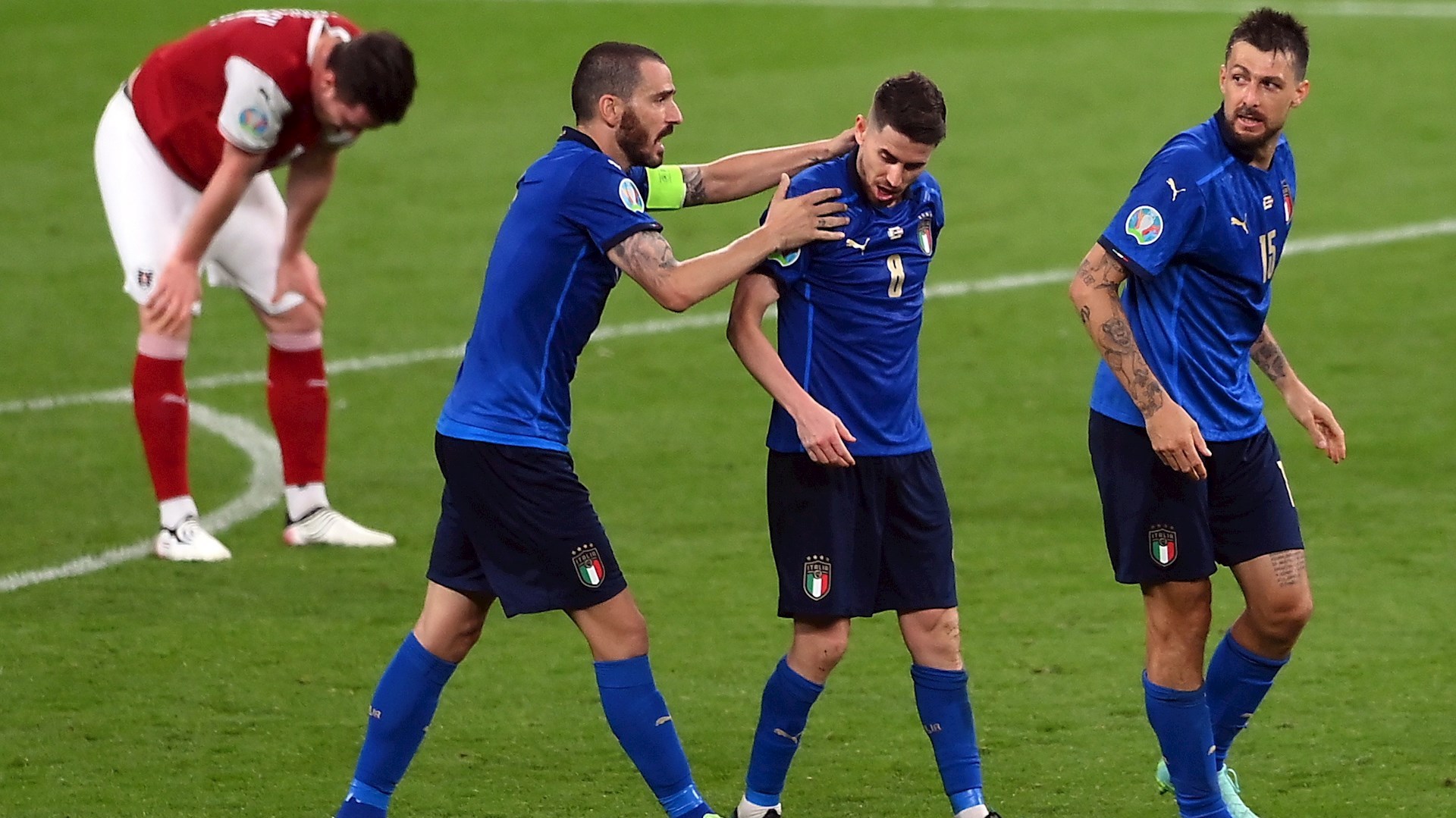 Italia, a cuartos tras la prórroga