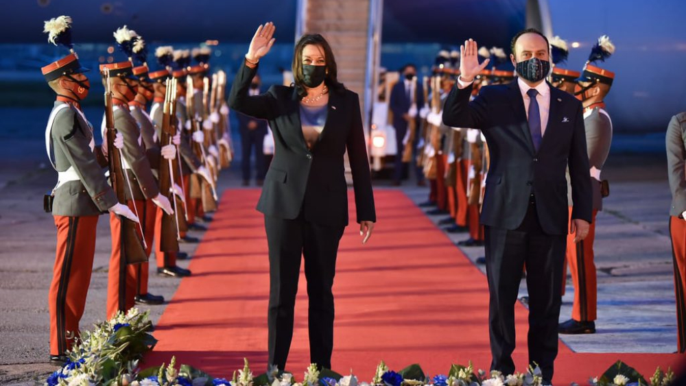Kamala Harris llega a Guatemala para iniciar primera gira fuera de EE.UU.