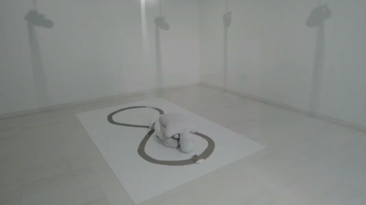 La española Carolina Ceca fusiona en Tokio la danza nipona Butoh y videoarte