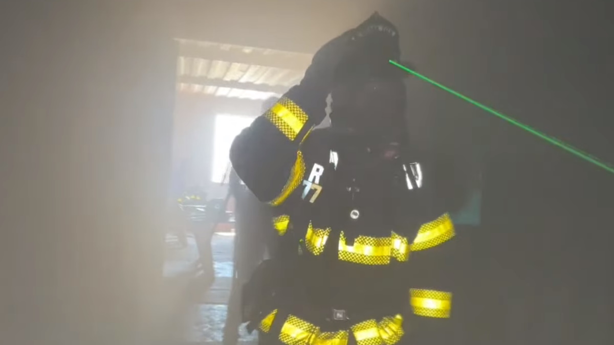 Los bomberos de Silicon Valley usan cascos láser para ver entre el humo