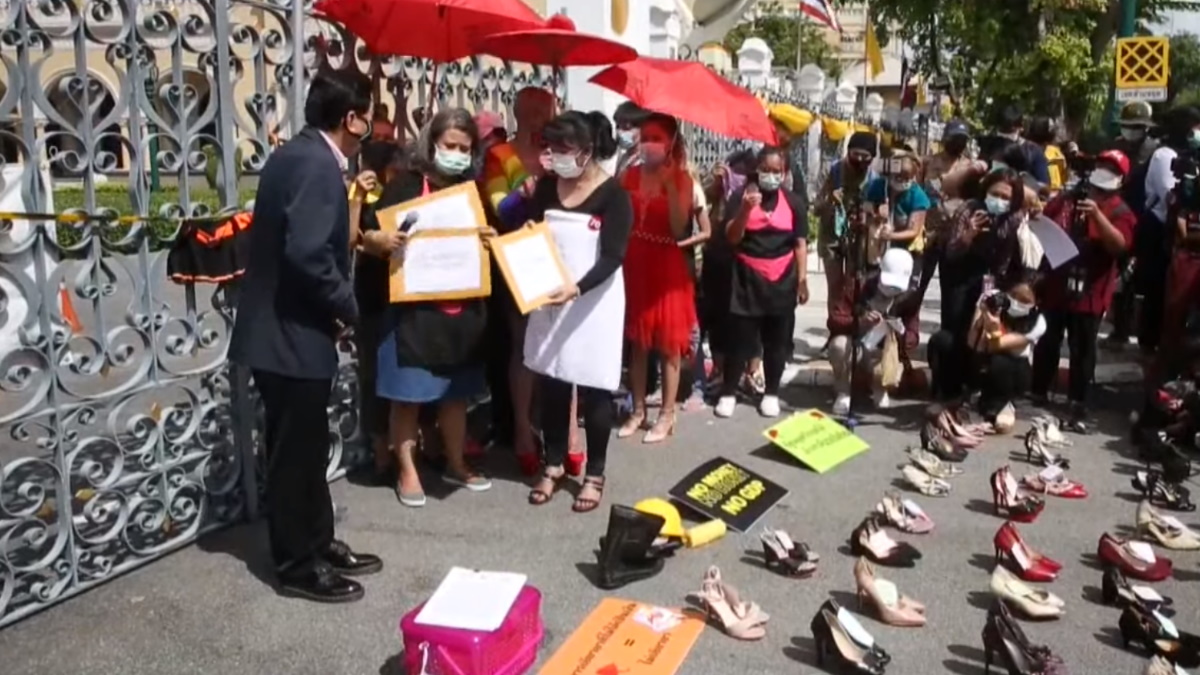Trabajadoras del sexo en Tailandia piden ayudas para compensar por la covid