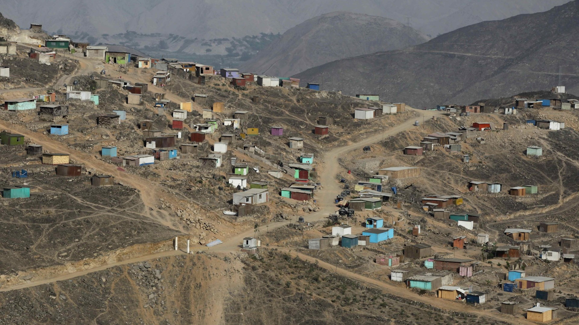 En Lima, Perú, casi 240 mil personas sobreviven en ollas comunes